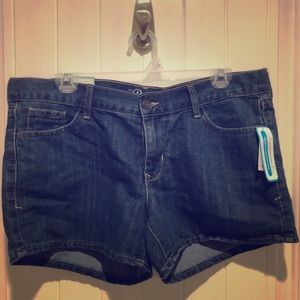 Old Navy denim shorts NWT. Size 10.